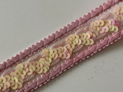Ruban rose avec sequin pour embellir vos création à coudre ou à coller