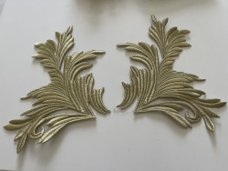 1 paire de broderie doré de 24*24 cm la piece