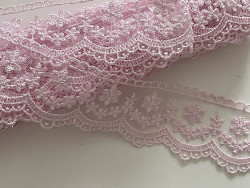 Dentelle rose  de 4 cm de largeur
