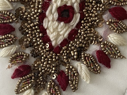 Col en V a appliqué 