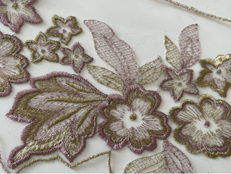 Dentelle rose doré